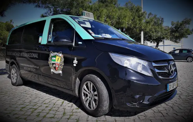 Service de taxi spécialisé dans le transport vers les terrains de golf de Tavira et de la région de l'Algarve.